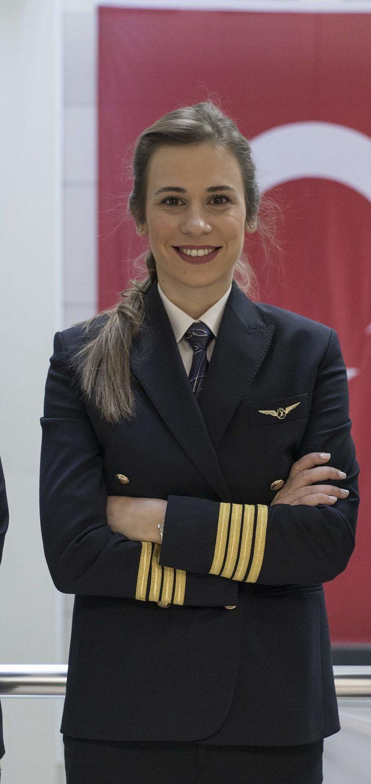 THY'nin tarihi uçuşunda en genç kaptan pilotu Selin Sevimli görev aldı G4