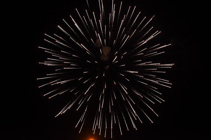 Bilecik semalarındaki havai fişeklerle gösterisi göz kamaştırdı G3