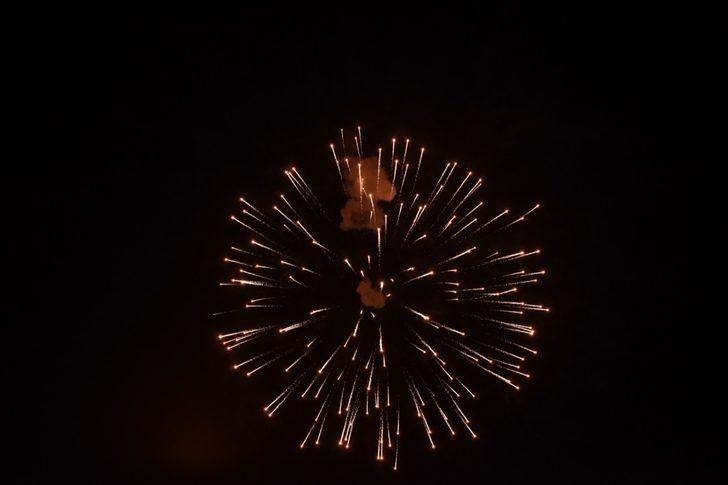 Bilecik semalarındaki havai fişeklerle gösterisi göz kamaştırdı G4