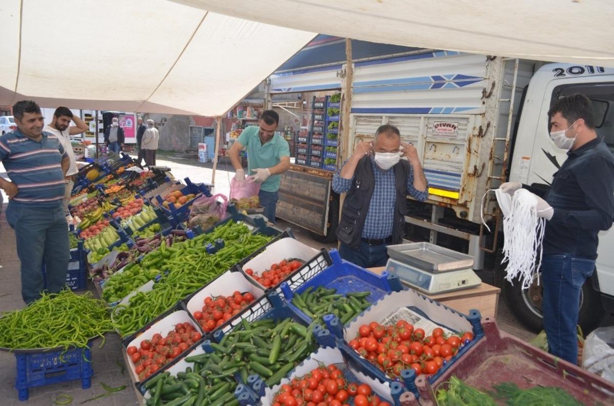 B&uuml;nyan&rsquo;da pazar yerlerinde denetim ve maske dağıtım &ccedil;alışmaları s&uuml;r&uuml;yor