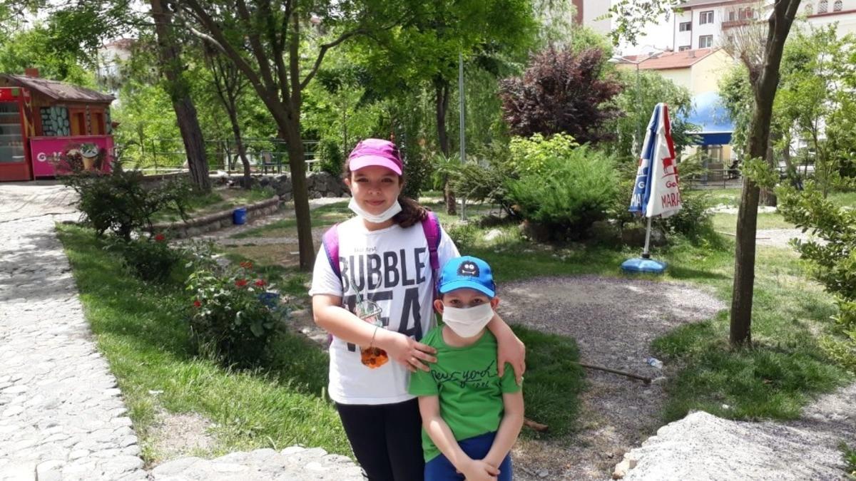 &Ccedil;ocuklar sıcağa aldırış etmeden parklara akın etti