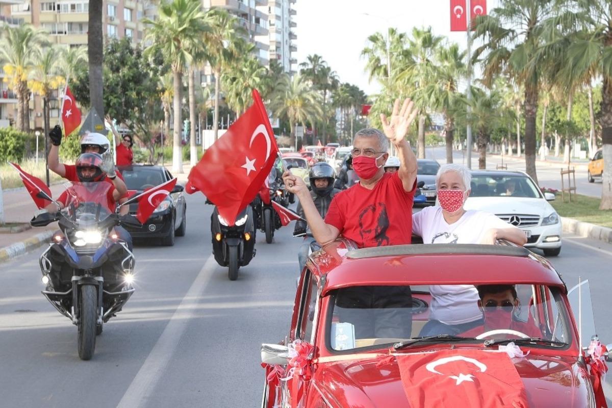Mezitli&rsquo;de havada, denizde, karada 19 Mayıs coşkusu yaşandı