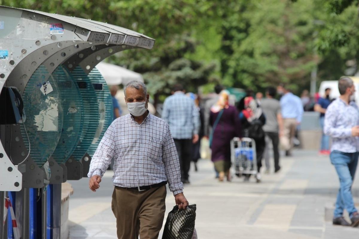 Kayserililer maskesiz dışarı &ccedil;ıkmıyor