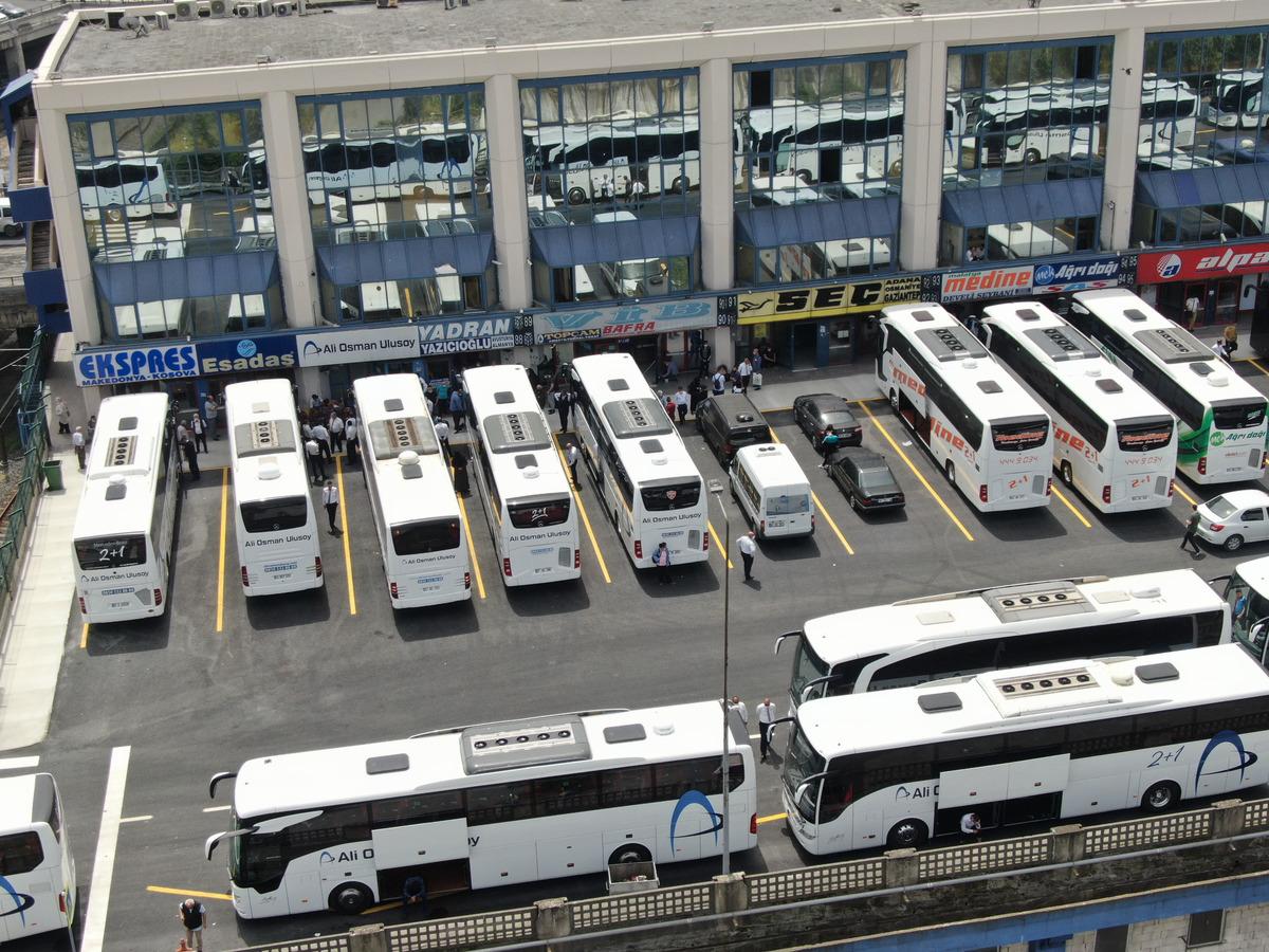 İstanbul'dan onlarca otob&uuml;sle &ccedil;ay yolculuğu başladı