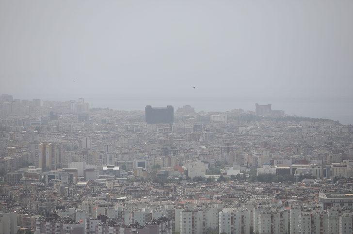 Gökyüzündeki toz, yağmurla birlikte çamura dönebilir G2