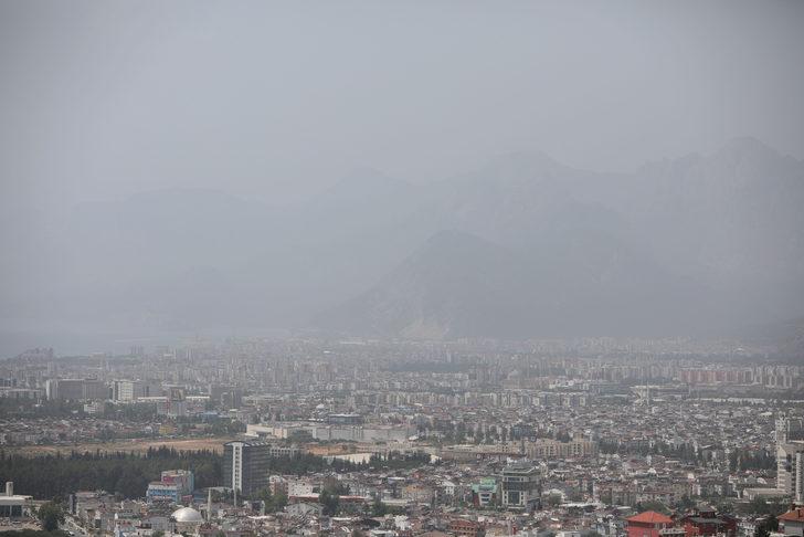 Gökyüzündeki toz, yağmurla birlikte çamura dönebilir G3