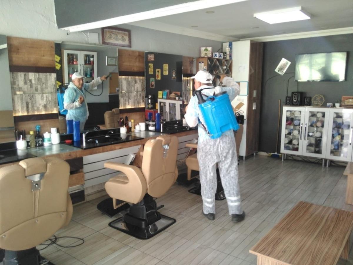 Yunusemre&rsquo;de kuaf&ouml;r ve berberler dezenfekte ediliyor