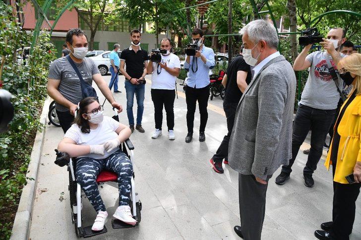 Isparta Belediyesi 13 engelliye akülü araç hediye etti G2