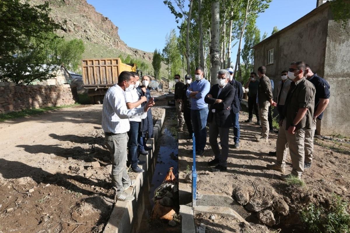 Muradiye&rsquo;de tarımsal d&ouml;n&uuml;ş&uuml;m s&uuml;r&uuml;yor