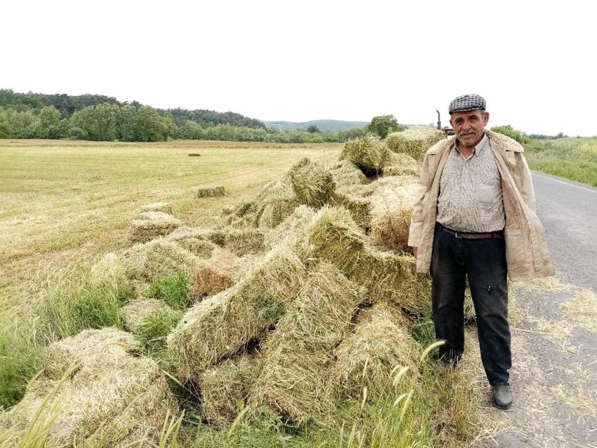 İhanete uğrayan &ccedil;ift&ccedil;inin balyalarını jandarma kurtardı
