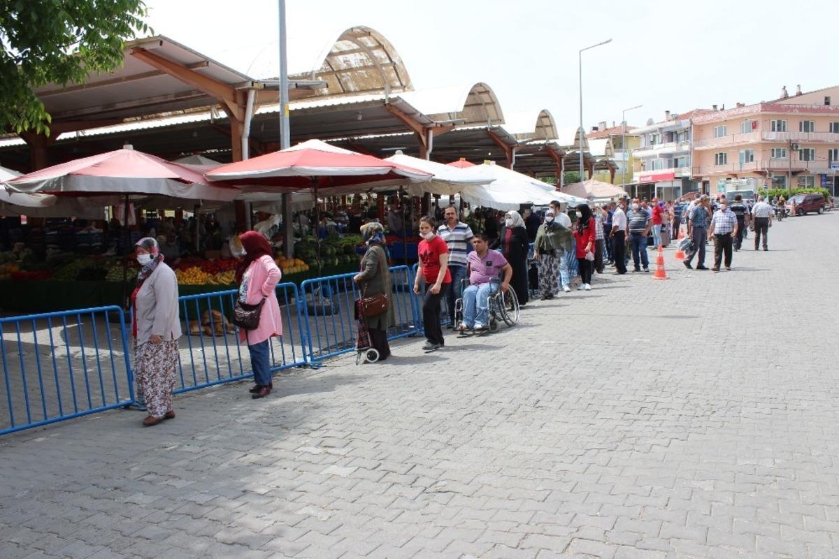 Bayrami&ccedil; pazarında bayram telaşı