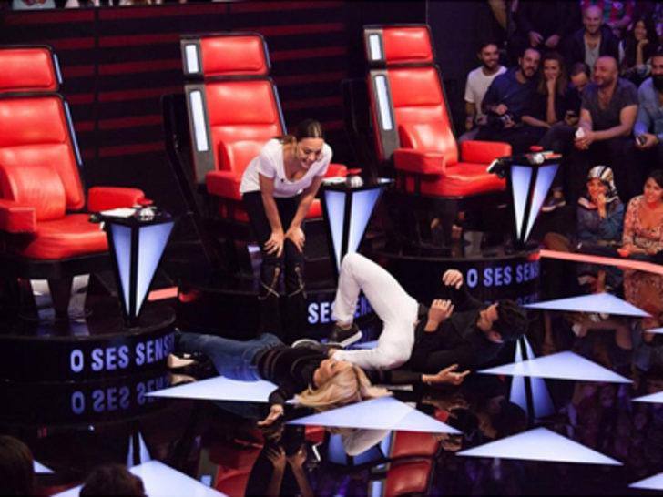 Hadise aşk sessizliğini 'Boz'du G4