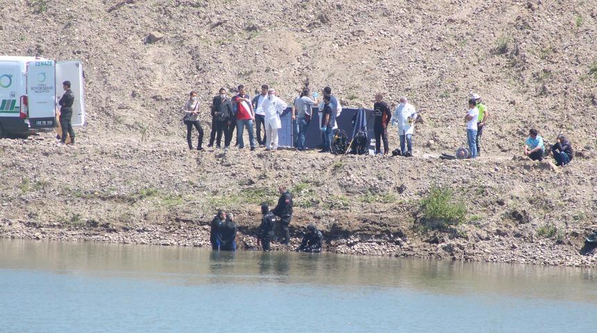 Irmakta cansız bedeni bulunan Pınar'ın ailesi: Evden zorla g&ouml;t&uuml;r&uuml;lm&uuml;ş