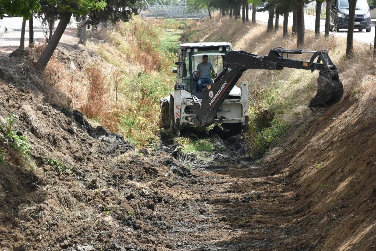 Gemlik&rsquo;te dereler ıslah ediliyor