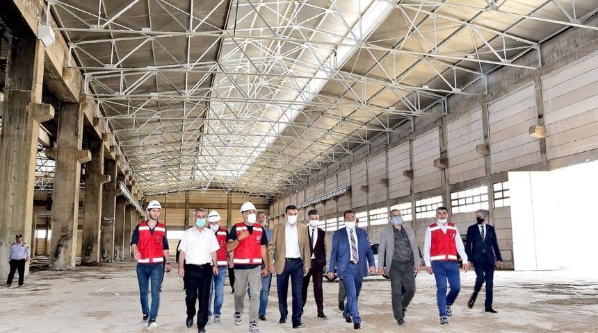 Afet Barınma Sistemleri üretimi fabrikasında inceleme