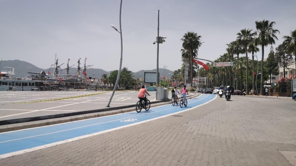 Marmaris&rsquo;te &ccedil;ocuklar ikinci kez dışarı &ccedil;ıktı