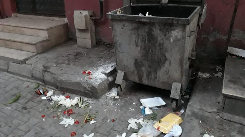 Maske ve eldivenler gelişi g&uuml;zel atılıyor