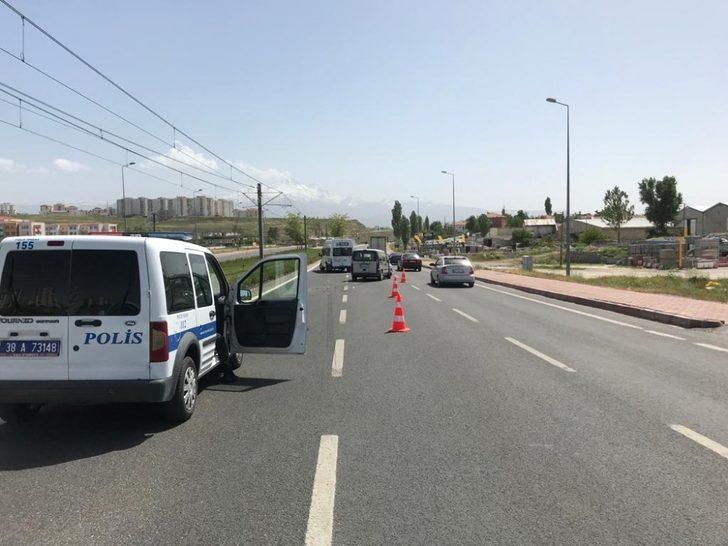 Ticari araç servise arkadan çarptı: 3 yaralı G3