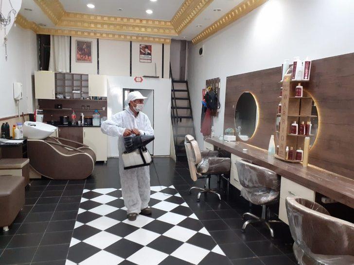 Akhisar Belediyesi’nin, berber ve kuaförlerdeki dezenfekte işlemi devam ediyor G1