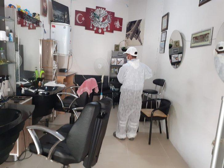 Akhisar Belediyesi’nin, berber ve kuaförlerdeki dezenfekte işlemi devam ediyor G2