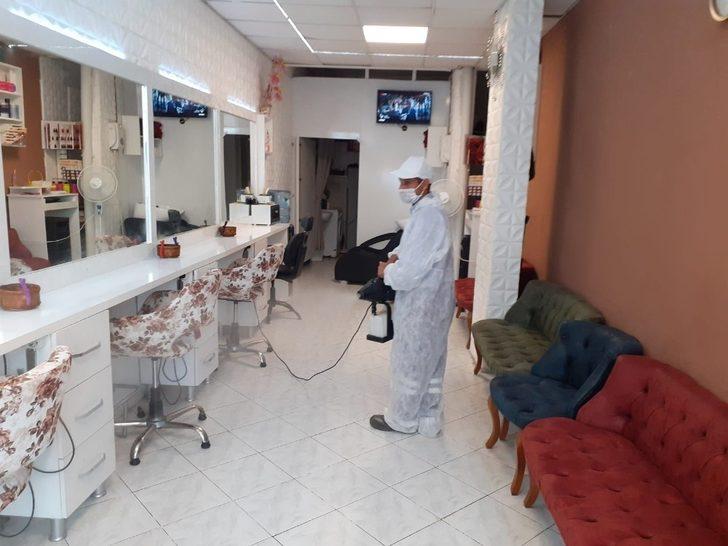 Akhisar Belediyesi’nin, berber ve kuaförlerdeki dezenfekte işlemi devam ediyor G5