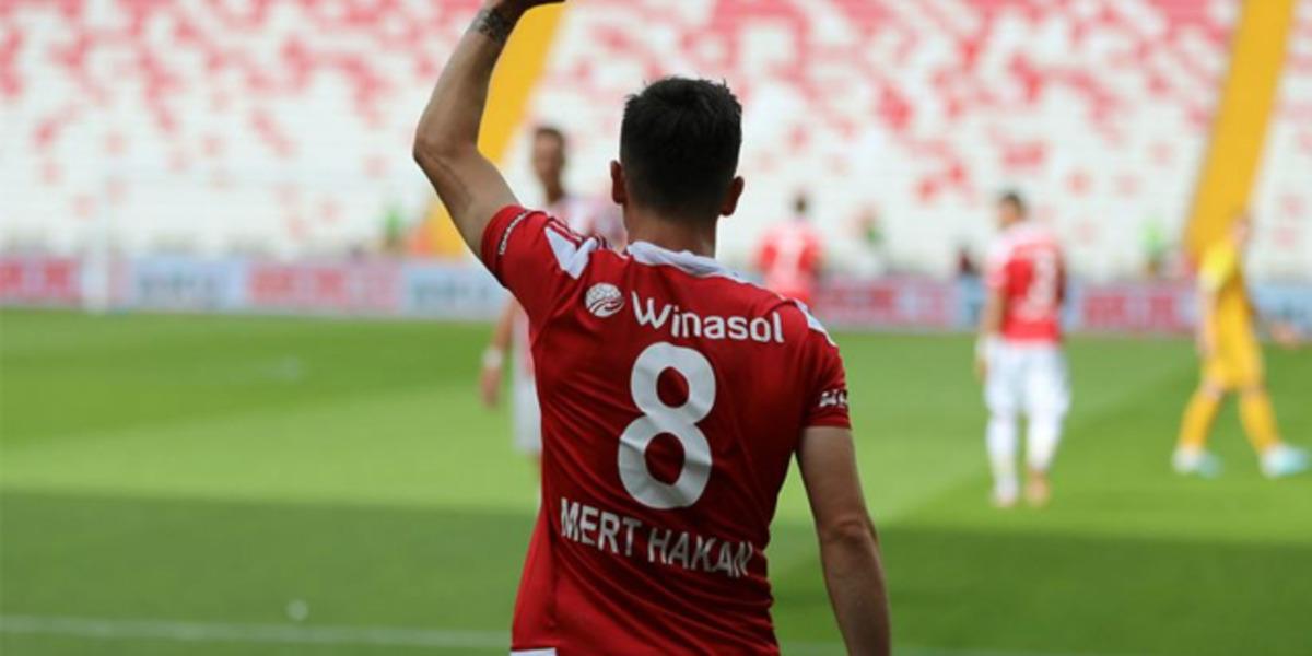 Mert Hakan Yandaş'a Fenerbah&ccedil;e'den flaş teklif!