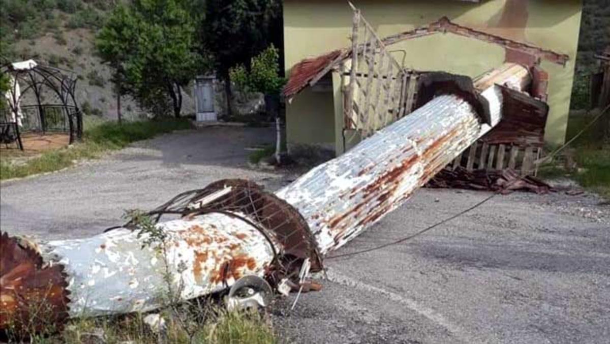 K&ouml;yl&uuml;ler neye uğradığı şaşırdı! Evin &ccedil;atısına minare d&uuml;şt&uuml;