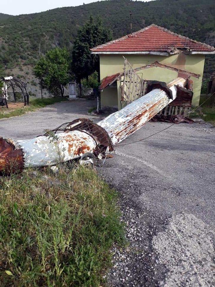 Köylüler neye uğradığı şaşırdı! Evin çatısına minare düştü G2