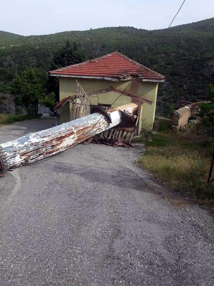 Köylüler neye uğradığı şaşırdı! Evin çatısına minare düştü G4