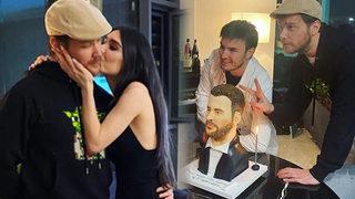 Sinan Akçıl'a sevgilisi Burcu Kıratlı'dan büst şeklinde doğum günü pastası!