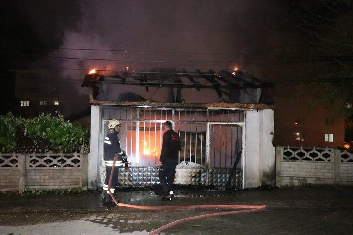 Bolu'da, dükkan ve evde çıkan yangın hasara neden oldu G2