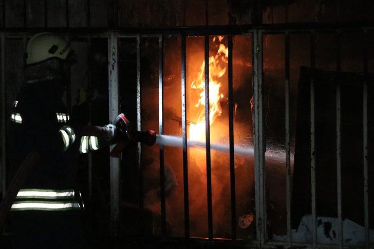 Bolu'da, dükkan ve evde çıkan yangın hasara neden oldu G4