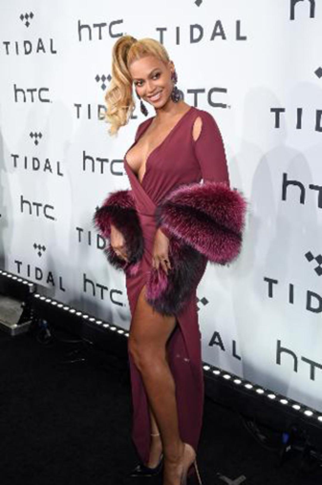 Beyonce dekoltenin sınırlarını zorladı