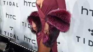 Beyonce dekoltenin sınırlarını zorladı