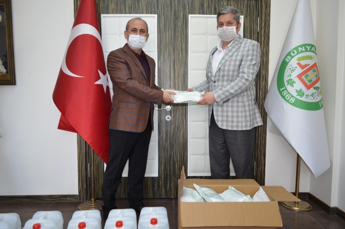 LGS&rsquo;ye girecek &ouml;ğrencilerin maske ve el dezenfektanları B&uuml;nyan Belediyesi&rsquo;nden