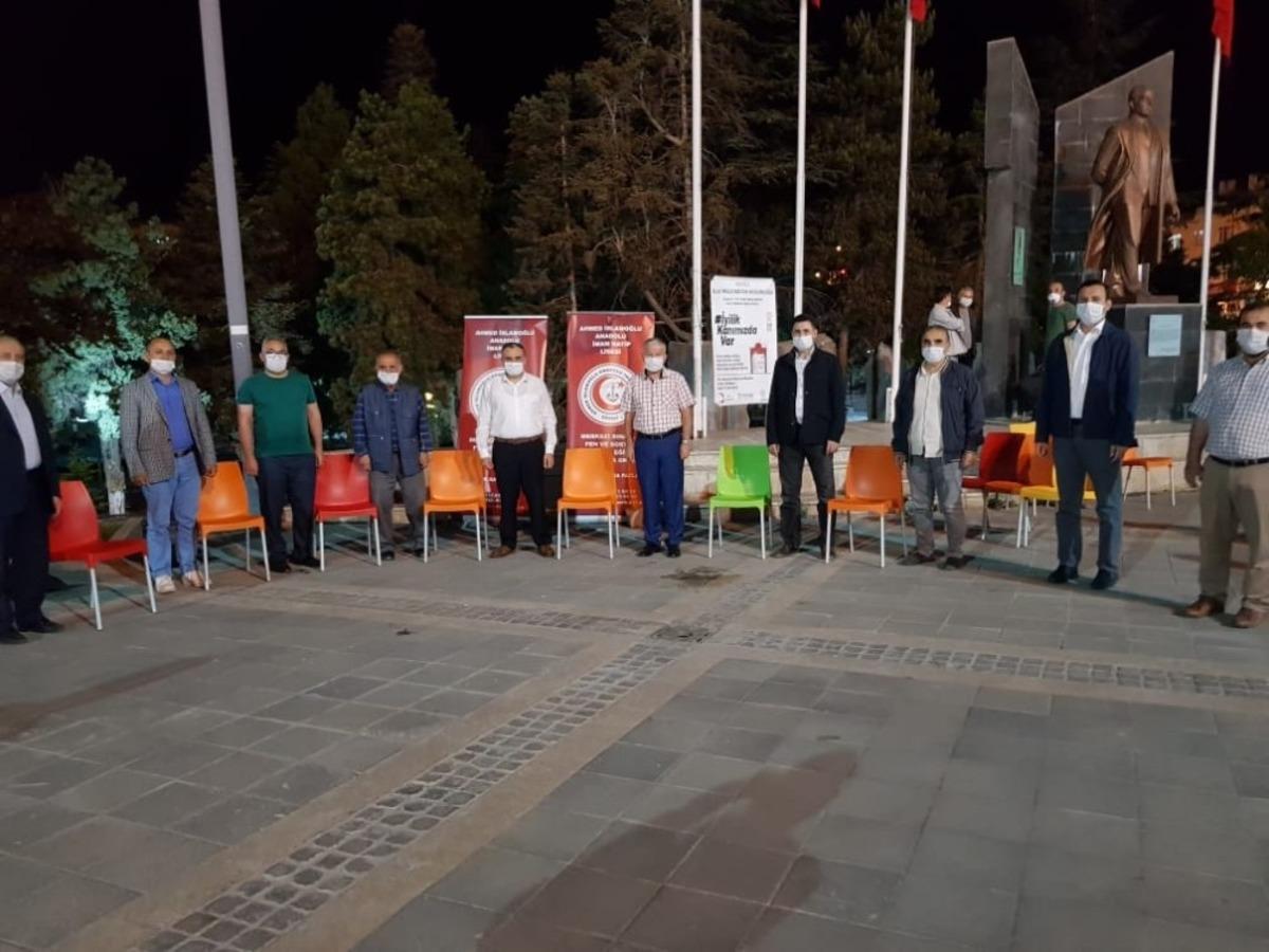 Develi il&ccedil;e protokol&uuml; ve &ouml;ğretmenlerden kan bağış kampanyasında destek