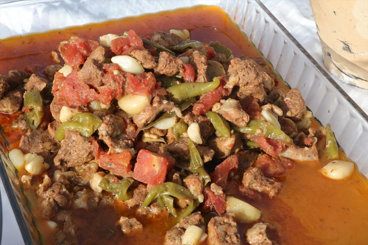 Testi kebabı iftar sofralarını s&uuml;sl&uuml;yor: Testi kebabı nasıl yapılır?