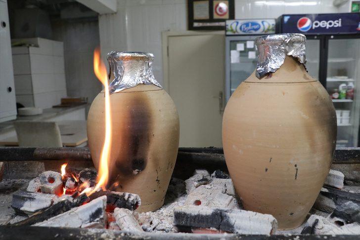 Testi kebabı iftar sofralarını süslüyor: Testi kebabı nasıl yapılır? G1