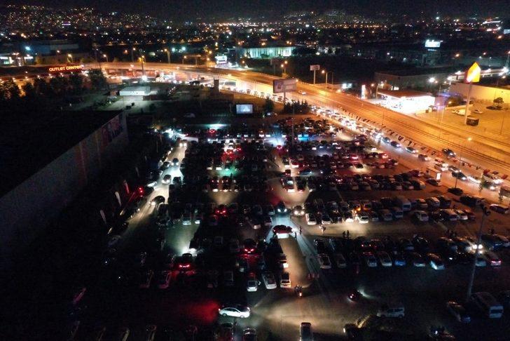 Kocaeli'de yüzlerce kişi 'açık hava sineması' ile moral buldu G5