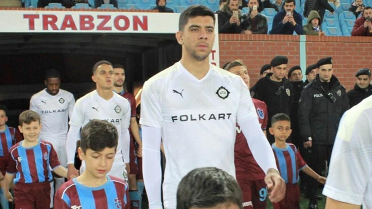 Altay'ın gen&ccedil; stoperi Cenk &Ouml;zkacar'a S&uuml;per Lig'den 6 teklif