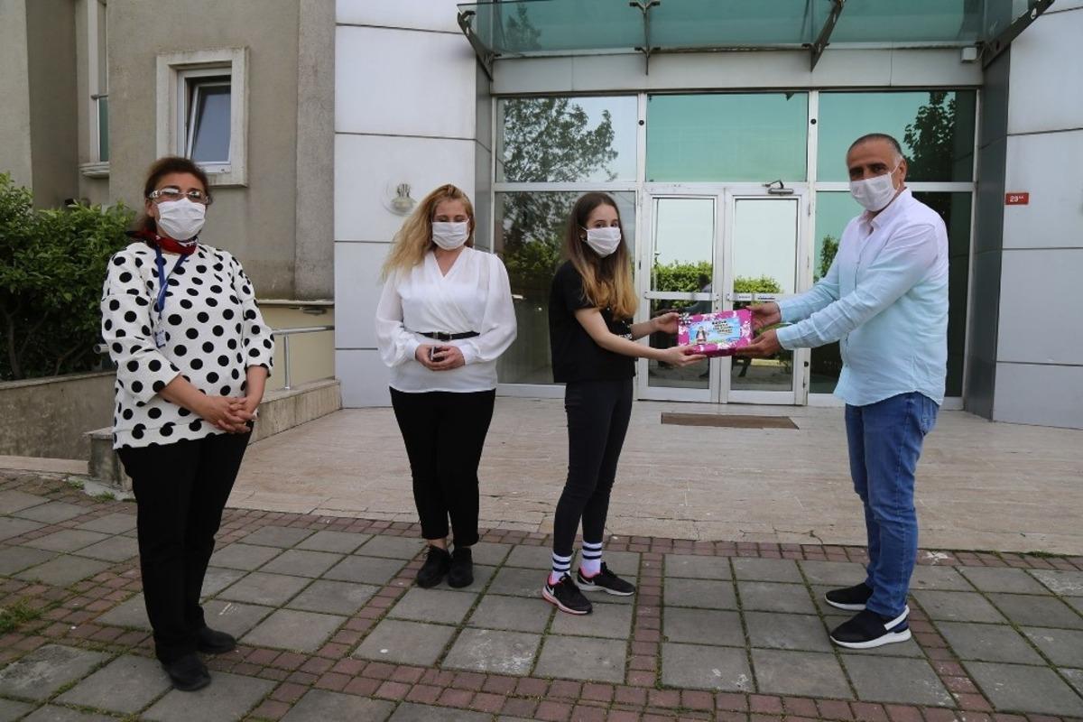 &rsquo;&Ccedil;ocuk G&ouml;z&uuml;yle 100. Yılında 23 Nisan&rsquo; &ouml;d&uuml;lleri sahiplerini buldu