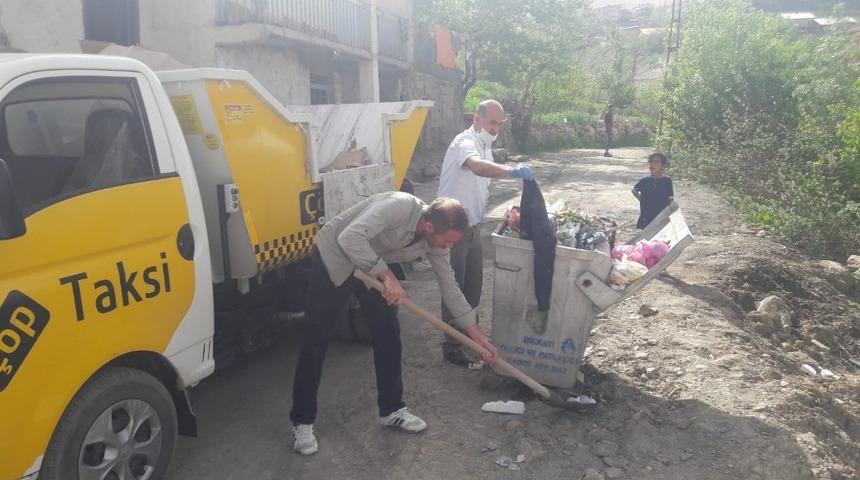 Temizlik iş&ccedil;ilerinin zorlu &ccedil;alışması