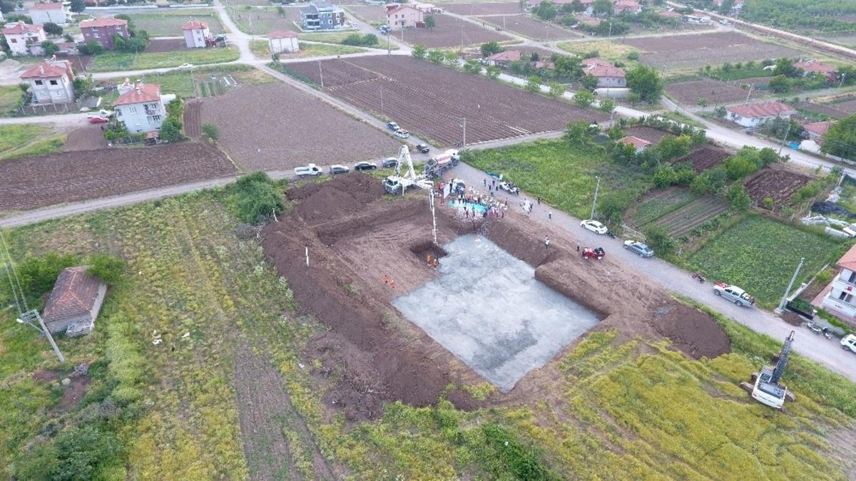 Sındırgı&rsquo;da 18 derslikli Cumhuriyet Ortaokulu&rsquo;nun temeli atıldı