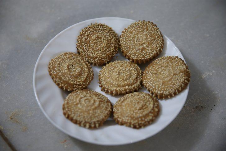 Bayramda akraba evlerine gönderilecek: Ramazan kurabiyesi kömbe nasıl yapılır G1