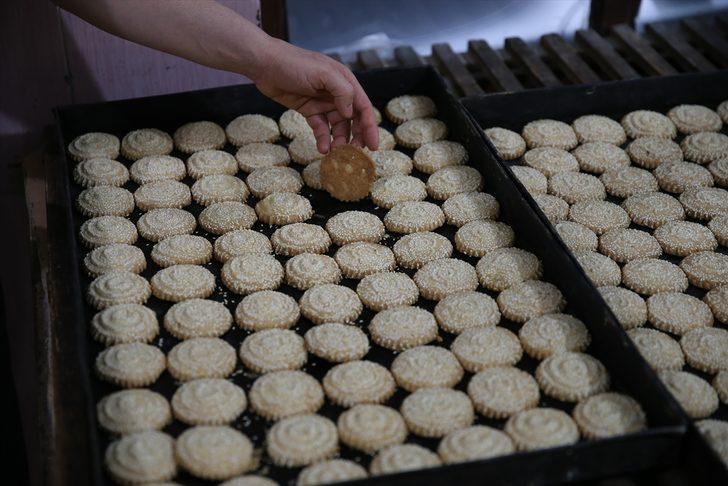 Bayramda akraba evlerine gönderilecek: Ramazan kurabiyesi kömbe nasıl yapılır G3
