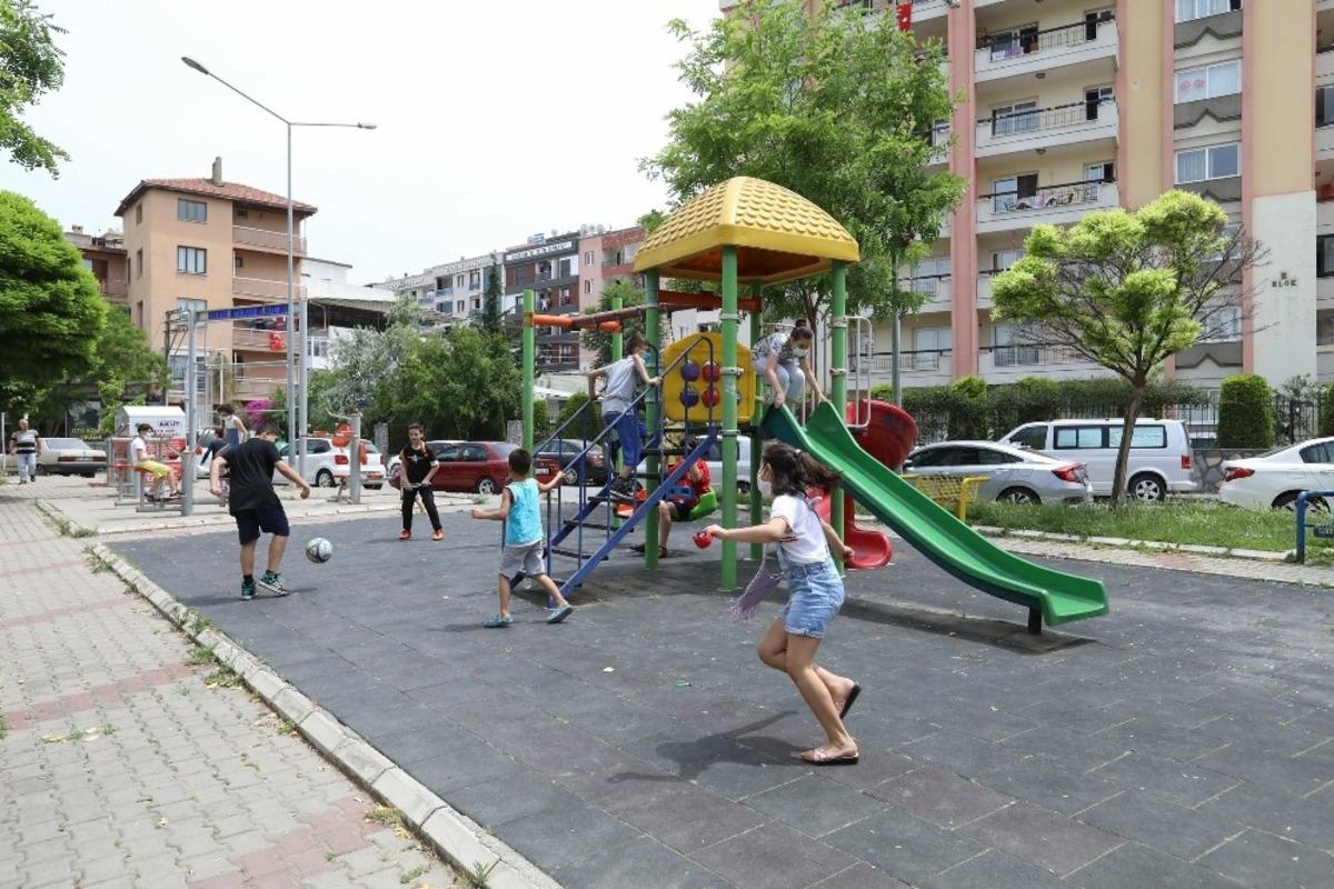 Bucalı &ccedil;ocuklara evde oyun s&uuml;rprizi