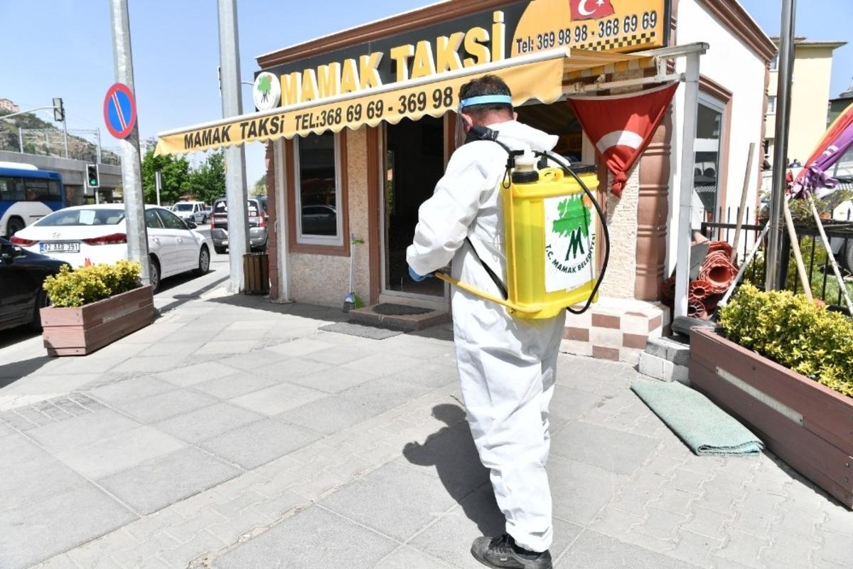 Mamak Belediyesinden taksi duraklarına dezenfekte desteği