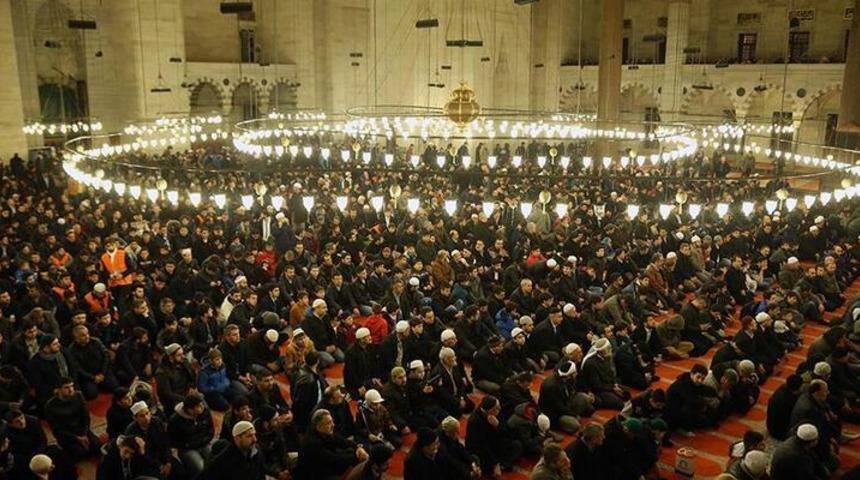 Diyanet'ten 'bayram namazı' yerine evde 'duha namazı' tavsiyesi