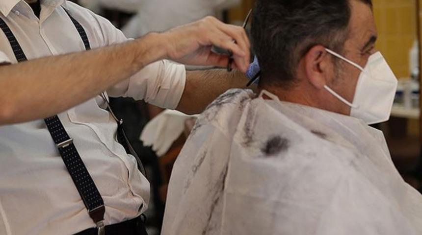 Bilim Kurulu Üyesi Prof. Dr. Çelik'ten dikkat çeken berber uyarısı! 