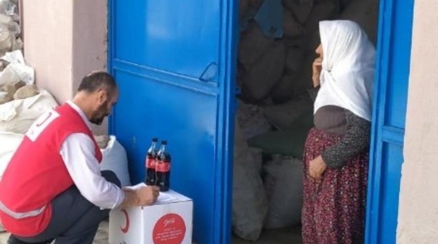 Evde kalanların ihtiyaçlarını onlar karşılıyor